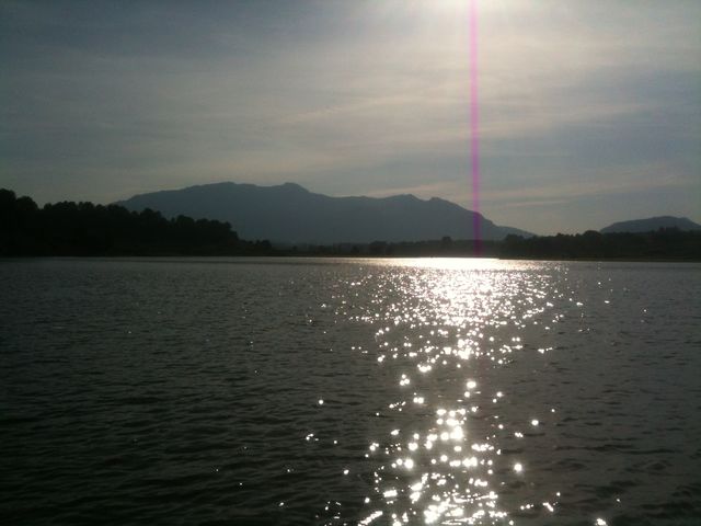 Foto echa con el iphone 3gs y salio ese rayo rosa